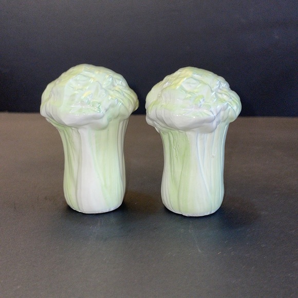 Vintage Salt & Pepper Shakers Japan Green Celery Ceramic Collectible - Picture 4 of 7